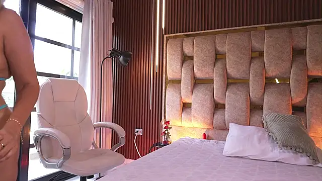 alicia xoxo online show from 9, 4, 2026