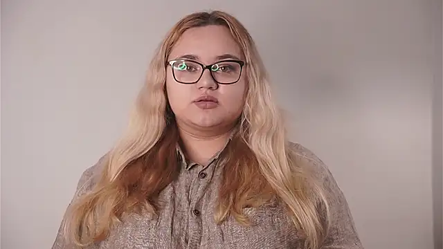 Snapshot of JoliePimpare chatting on 8, 11, 2025 JoliePimpare online show from 8, 11, 2025