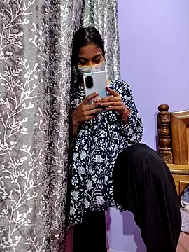 Snapshot of Student12th chatting on 18, 11, 2025 Student12th online show from 18, 11, 2025