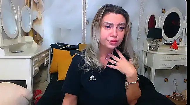 Snapshot of xplayfullblondexx chatting on 13, 1, 2025 xplayfullblondexx online show from 13, 1, 2025