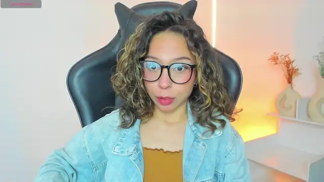 LuluuBerry online show from 2, 12, 2025