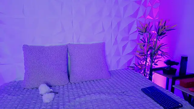 Snapshot of _ViolletteNoir_ chatting on 13, 11, 2025 ViolletteNoir online show from 13, 11, 2025