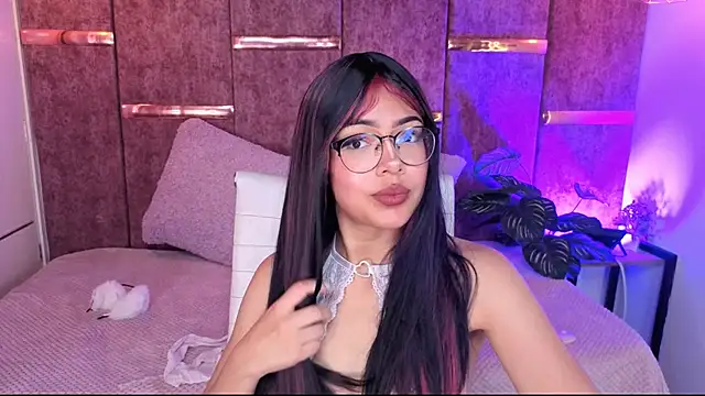 Snapshot of _ViolletteNoir_ chatting on 25, 11, 2025 ViolletteNoir online show from 25, 11, 2025