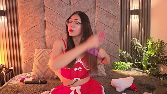 Snapshot of _ViolletteNoir_ chatting on 18, 12, 2025 ViolletteNoir online show from 18, 12, 2025