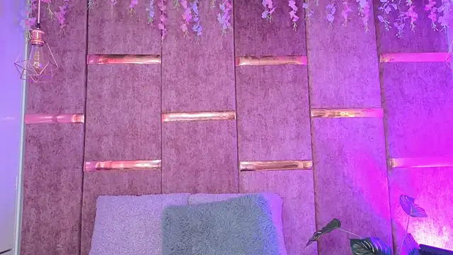 Snapshot of _ViolletteNoir_ chatting on 20, 12, 2025 ViolletteNoir online show from 20, 12, 2025