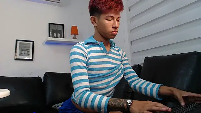 Snapshot of Tessachains_2_ chatting on 7, 11, 2025 Tessachains 2 online show from 7, 11, 2025