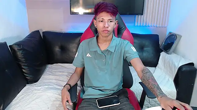 Snapshot of Tessachains_2_ chatting on 12, 11, 2025 Tessachains 2 online show from 12, 11, 2025