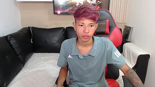 Snapshot of Tessachains_2_ chatting on 17, 11, 2025 Tessachains 2 online show from 17, 11, 2025