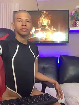 Snapshot of Tessachains_2_ chatting on 18, 11, 2025 Tessachains 2 online show from 18, 11, 2025