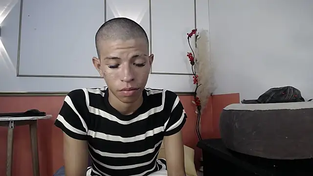 Snapshot of Tessachains_2_ chatting on 19, 11, 2025 Tessachains 2 online show from 19, 11, 2025