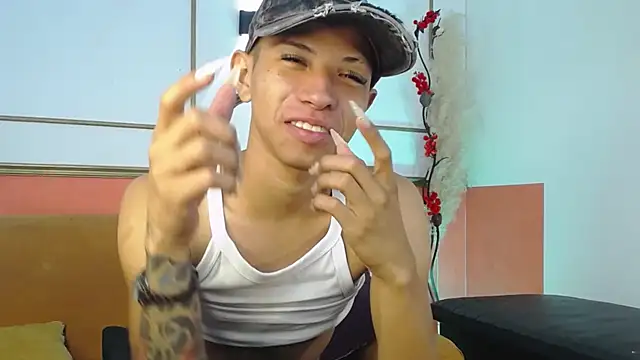 Snapshot of Tessachains_2_ chatting on 21, 11, 2025 Tessachains 2 online show from 21, 11, 2025