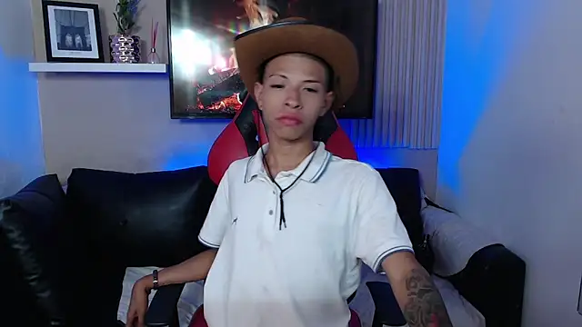 Snapshot of Tessachains_2_ chatting on 1, 12, 2025 Tessachains 2 online show from 1, 12, 2025