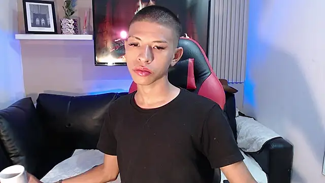 Snapshot of Tessachains_2_ chatting on 1, 12, 2025 Tessachains 2 online show from 1, 12, 2025