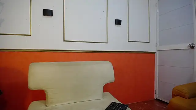 Snapshot of Tessachains_2_ chatting on 5, 12, 2025 Tessachains 2 online show from 5, 12, 2025