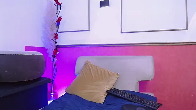 Snapshot of Tessachains_2_ chatting on 19, 12, 2025 Tessachains 2 online show from 19, 12, 2025