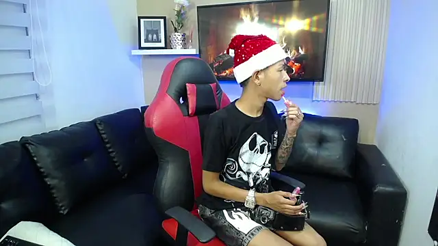 Snapshot of Tessachains_2_ chatting on 21, 12, 2025 Tessachains 2 online show from 21, 12, 2025