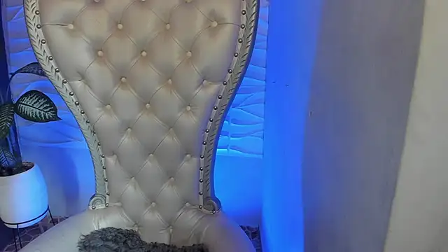 Snapshot of Emmafranco chatting on 11, 11, 2025 Emmafranco online show from 11, 11, 2025