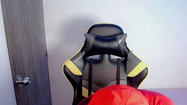 Snapshot of Tatann_18 chatting on 6, 11, 2025 Tatann 18 online show from 6, 11, 2025