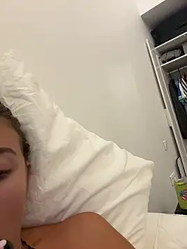 Snapshot of lounaaxangel chatting on 13, 11, 2025 lounaaxangel online show from 13, 11, 2025