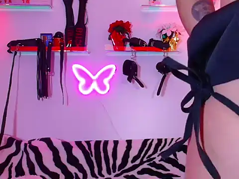 Snapshot of ItsMimi_ chatting on 8, 11, 2025 ItsMimi online show from 8, 11, 2025