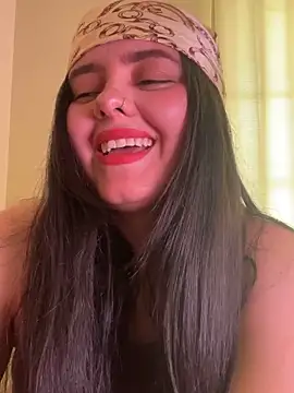 Snapshot of candicewest_ chatting on 26, 5, 2026 candicewest online show from 26, 5, 2026