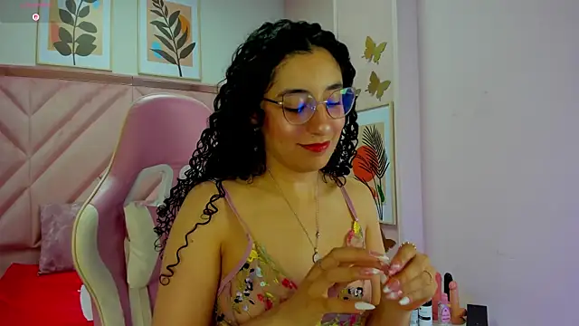 Snapshot of DemiJones_ chatting on 5, 12, 2025 DemiJones online show from 5, 12, 2025