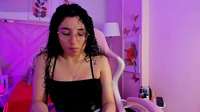 Snapshot of DemiJones_ chatting on 18, 12, 2025 DemiJones online show from 18, 12, 2025