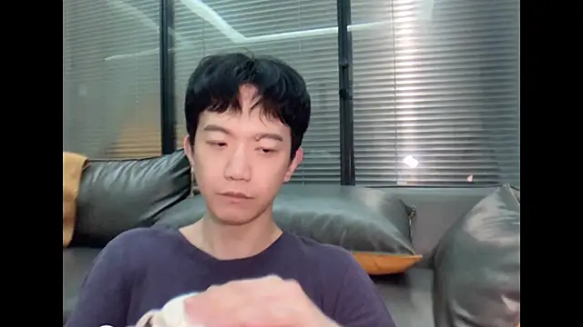 Snapshot of CouplingCry chatting on 4, 12, 2025 CouplingCry online show from 4, 12, 2025