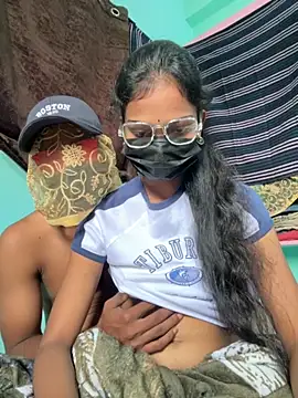 Snapshot of leenaboy@xh chatting on 14, 11, 2025 leenaboyxh online show from 14, 11, 2025