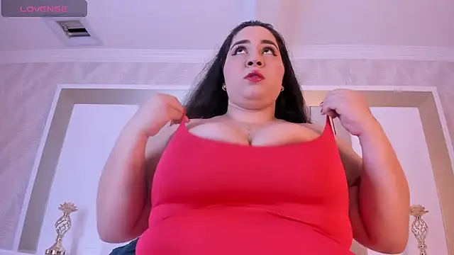 Snapshot of MiaBigBust chatting on 9, 11, 2025 MiaBigBust online show from 9, 11, 2025