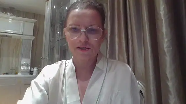 Eva Glad online show from 7, 11, 2025