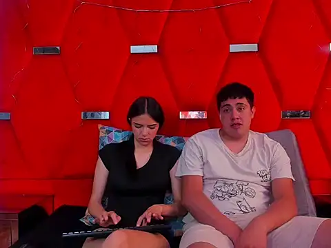 Snapshot of Emmaanddarling chatting on 24, 11, 2025 Emmaanddarling online show from 24, 11, 2025