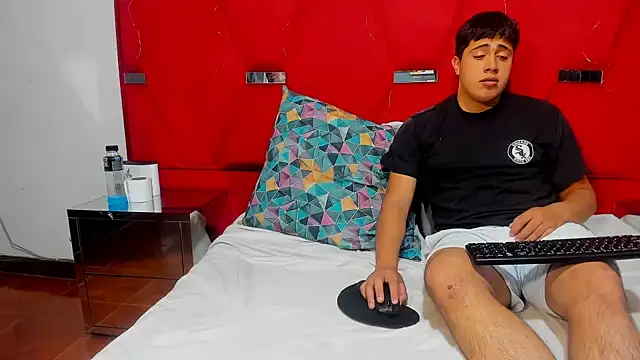 Snapshot of Emmaanddarling chatting on 22, 12, 2025 Emmaanddarling online show from 22, 12, 2025