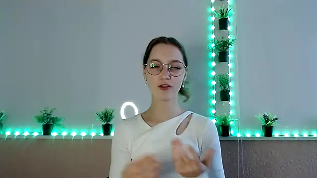 Curlyyy Girl online show from 11, 11, 2025