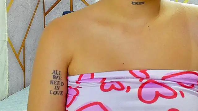 Snapshot of _vaiolet_owo chatting on 18, 1, 2026 vaiolet owo online show from 18, 1, 2026