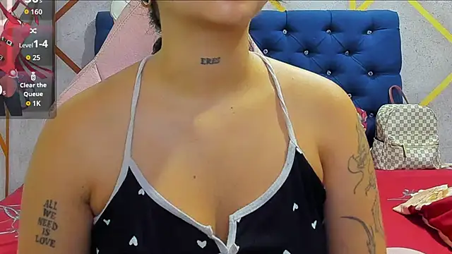 Snapshot of _vaiolet_owo chatting on 4, 2, 2026 vaiolet owo online show from 4, 2, 2026