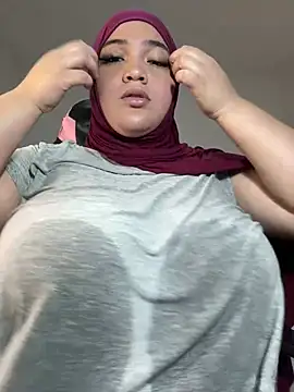 Snapshot of sweetmuslim01 chatting on 6, 1, 2025 sweetmuslim01 online show from 6, 1, 2025