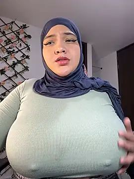 Snapshot of sweetmuslim01 chatting on 18, 3, 2025 sweetmuslim01 online show from 18, 3, 2025