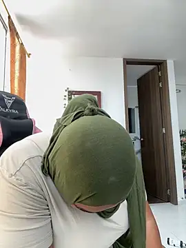 Snapshot of sweetmuslim01 chatting on 11, 10, 2025 sweetmuslim01 online show from 11, 10, 2025