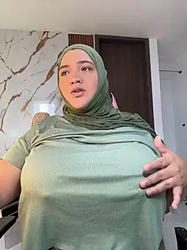 Snapshot of sweetmuslim01 chatting on 21, 4, 2026 sweetmuslim01 online show from 21, 4, 2026