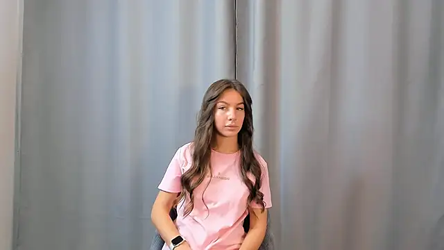 Snapshot of OtiliaNatiello chatting on 8, 11, 2025 OtiliaNatiello online show from 8, 11, 2025