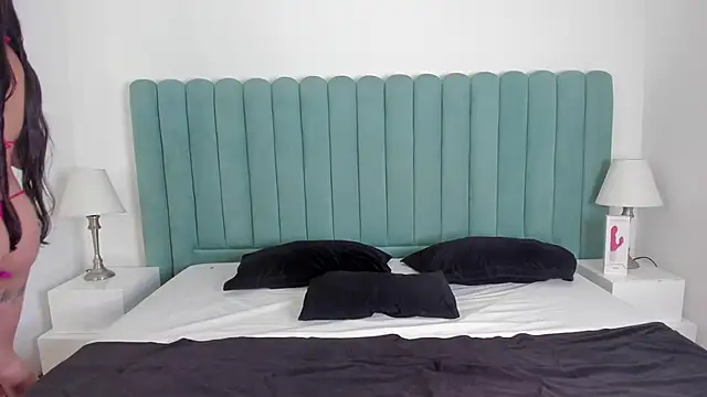 Snapshot of FrancescaSkuirt chatting on 12, 11, 2025 FrancescaSkuirt online show from 12, 11, 2025