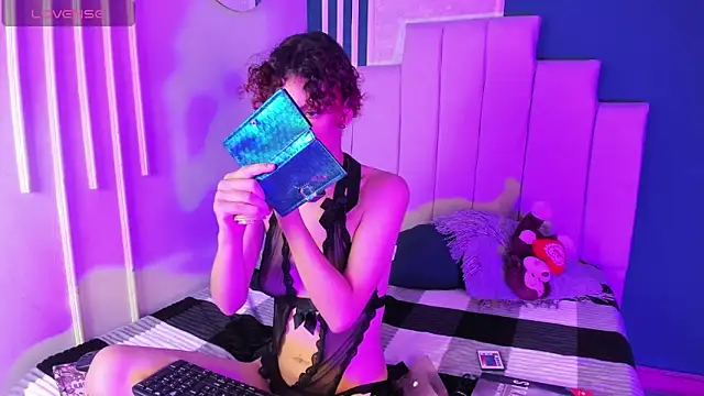 Snapshot of AliceMadnes chatting on 27, 11, 2025 AliceMadnes online show from 27, 11, 2025