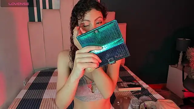 Snapshot of AliceMadnes chatting on 3, 12, 2025 AliceMadnes online show from 3, 12, 2025