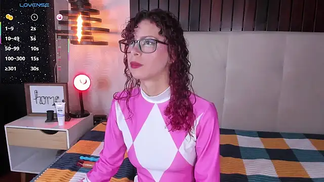 Snapshot of AliceMadnes chatting on 18, 12, 2025 AliceMadnes online show from 18, 12, 2025