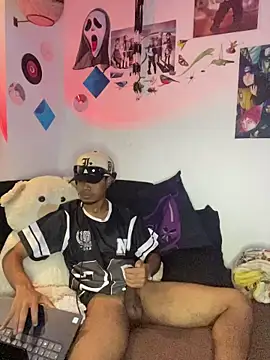 Snapshot of Kaizen-Black chatting on 12, 11, 2025 Kaizen-Black online show from 12, 11, 2025