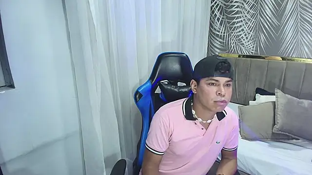 Snapshot of latingentx_vc chatting on 8, 11, 2025 latingentx vc online show from 8, 11, 2025