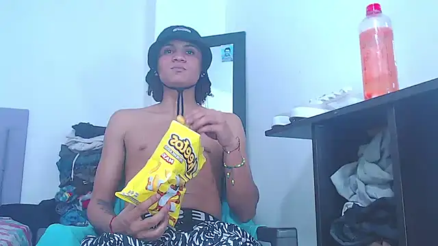 Snapshot of scoothh chatting on 19, 11, 2025 scoothh online show from 19, 11, 2025