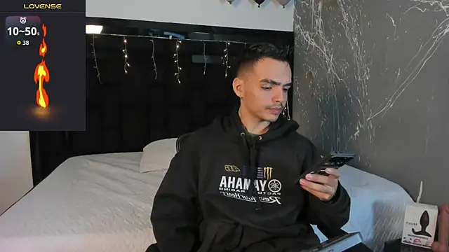 NicoKingg  online show from 5, 12, 2025