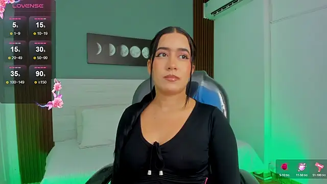 Snapshot of Amy_Leah chatting on 27, 4, 2026 Amy Leah online show from 27, 4, 2026